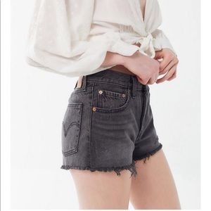 BLACK LEVI JEAN SHORTS-501